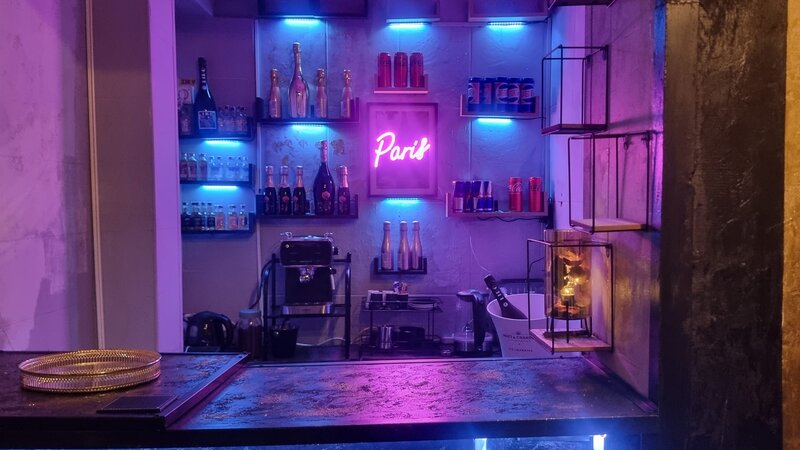 Sefa de tura, hostess pentru cafeneaua noastra din zona Universitate.