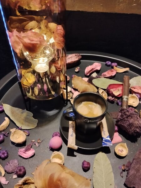 Sefa de tura, hostess pentru cafeneaua noastra din zona Universitate.