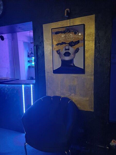 Sefa de tura, hostess pentru cafeneaua noastra din zona Universitate.