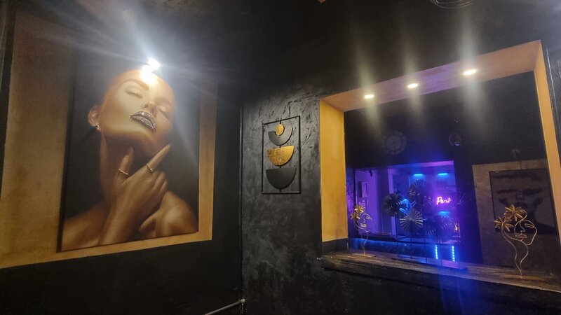 Sefa de tura, hostess pentru cafeneaua noastra din zona Universitate.