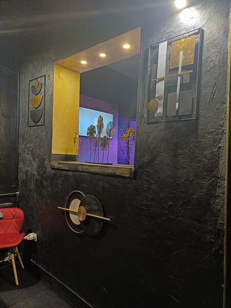 Sefa de tura, hostess pentru cafeneaua noastra din zona Universitate.