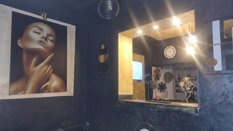 Sefa de tura, hostess pentru cafeneaua noastra din zona Universitate.