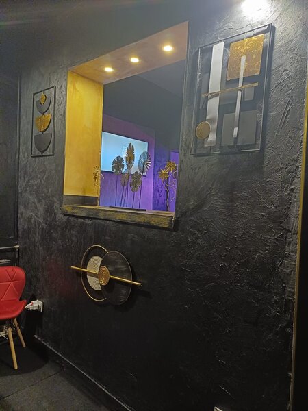 Sefa de tura, hostess pentru cafeneaua noastra din zona Universitate.